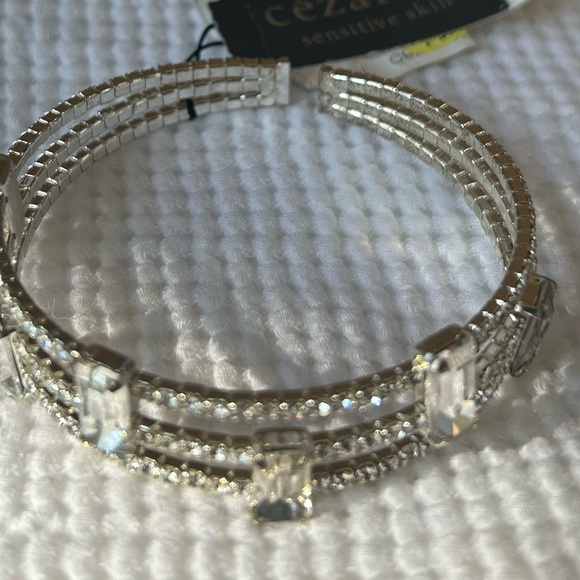 NWT Cezanné Braclet With Clear Stones Great As A Christmas Gift 🎄🎁 - Picture 3 of 10